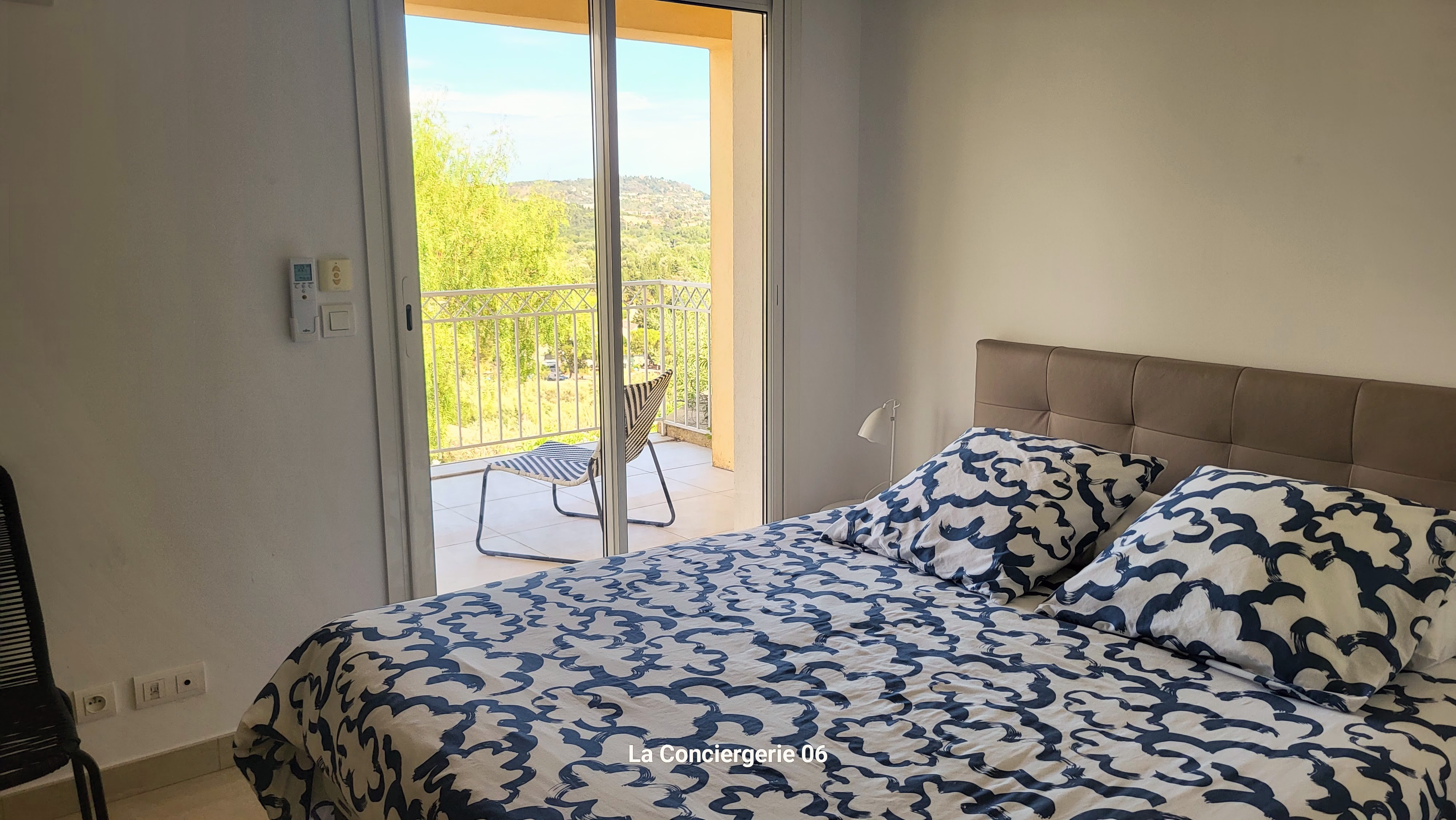 chambre lit double au rdc + terrasse