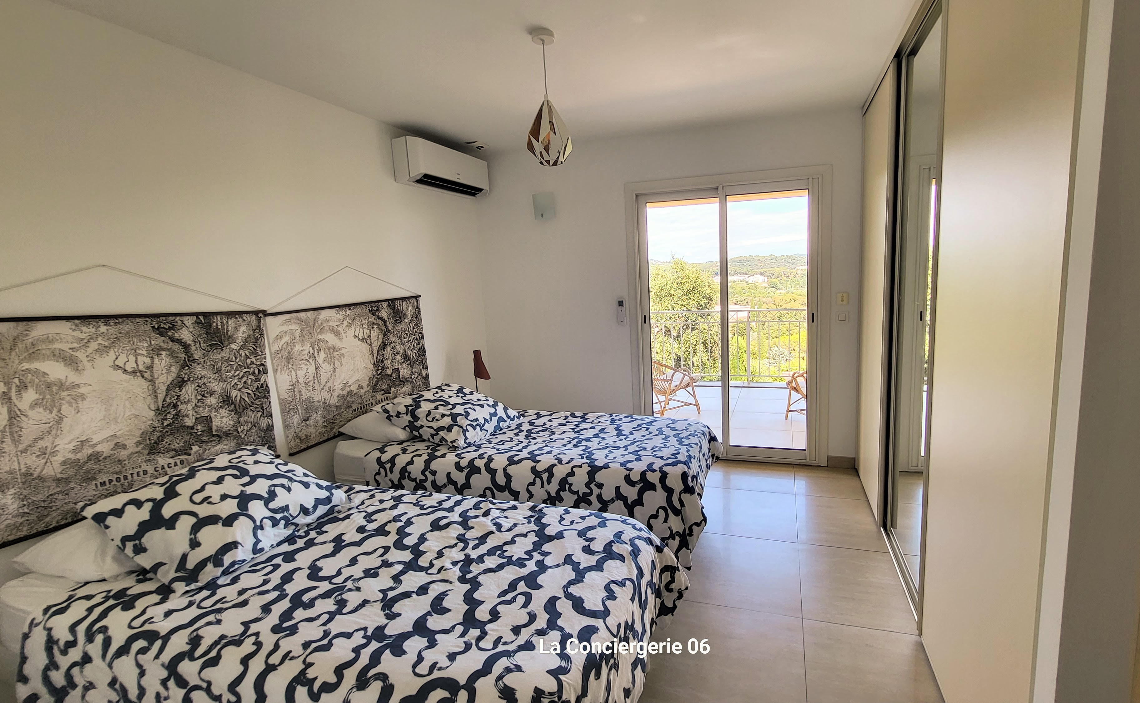 Chambre 2 lits simples au rdc + terrasse