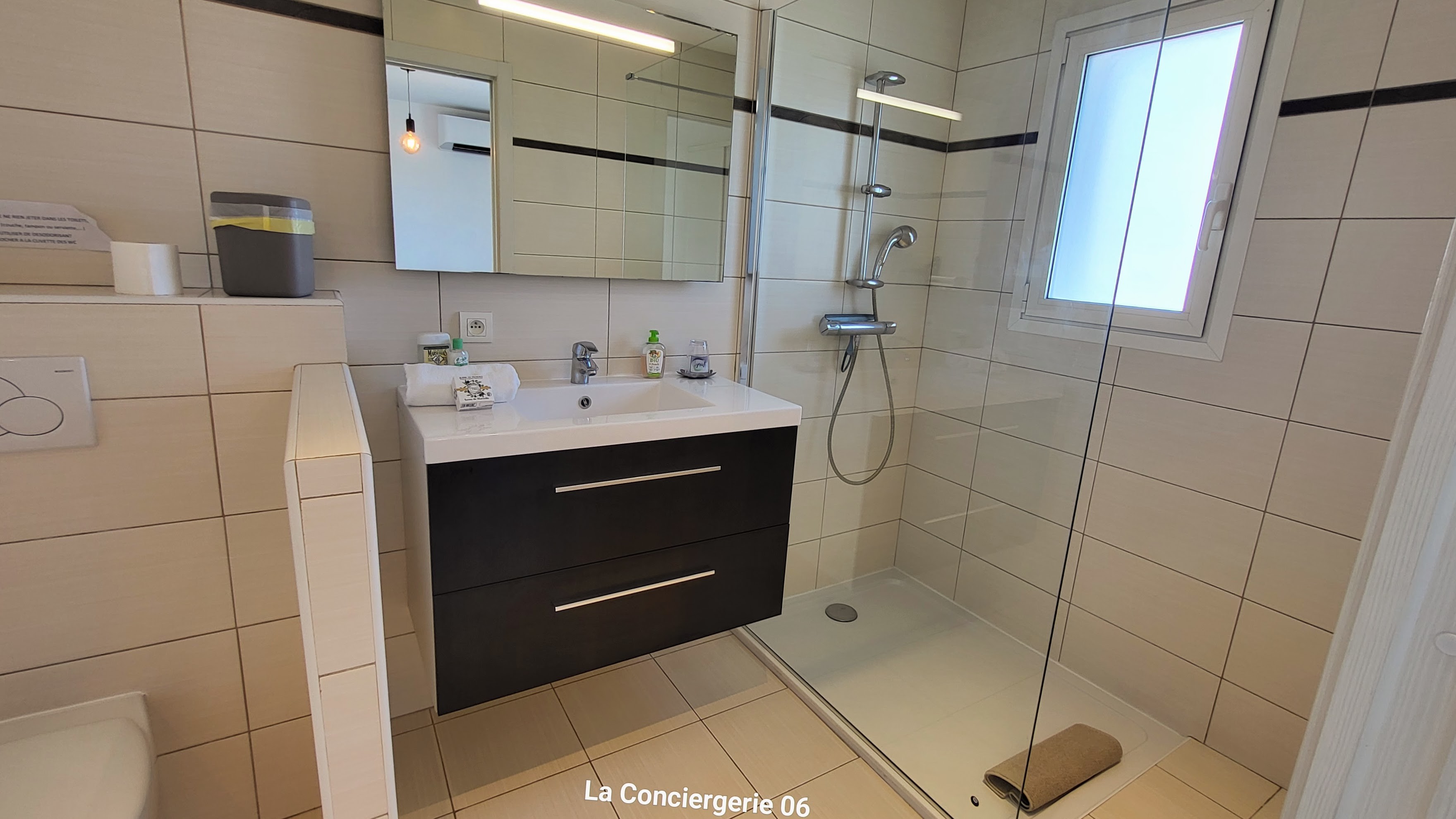 Salle de bain chambre parentale N2 : douche italienne + wc