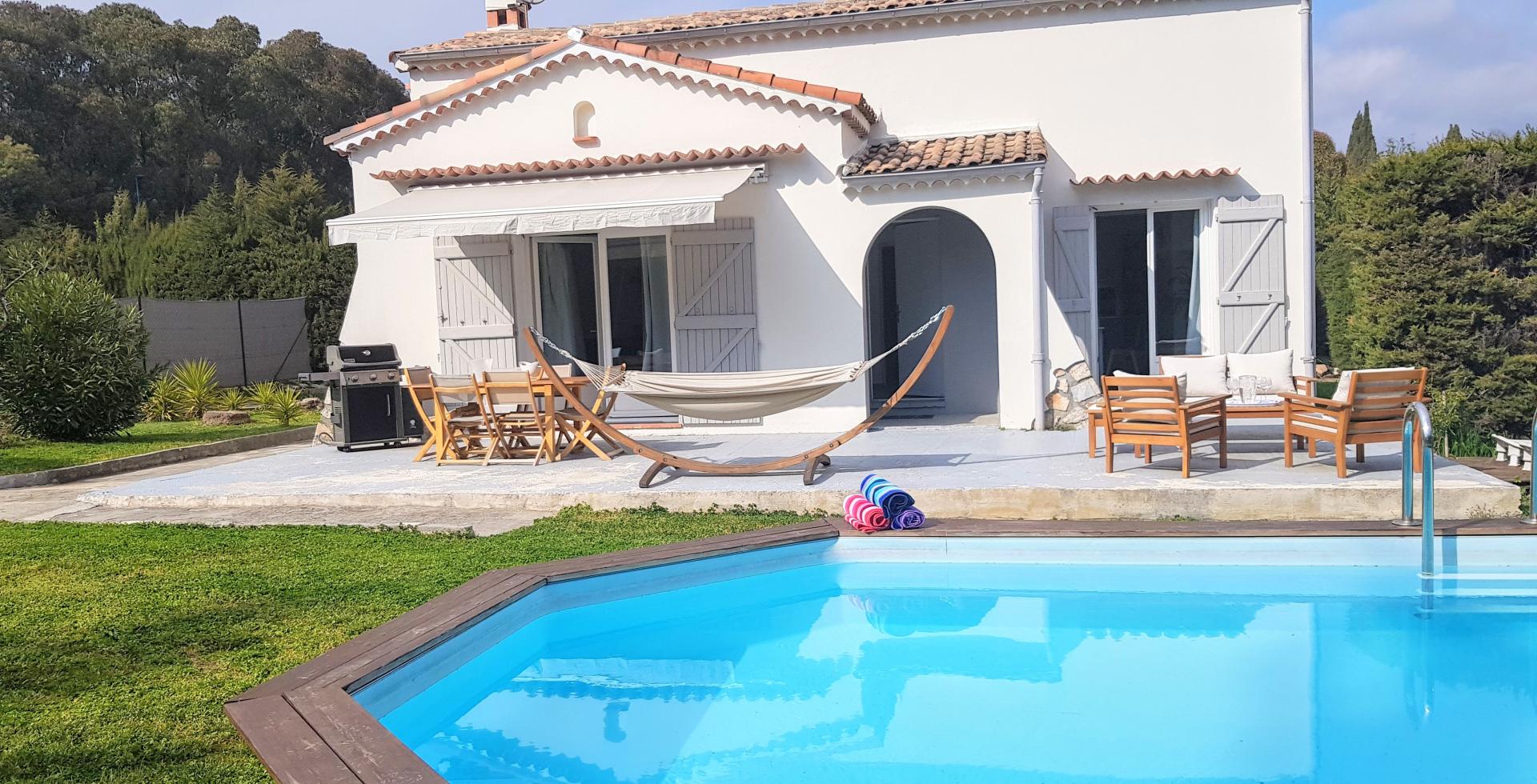 Villa 3 chambres 1 sdb avec piscine